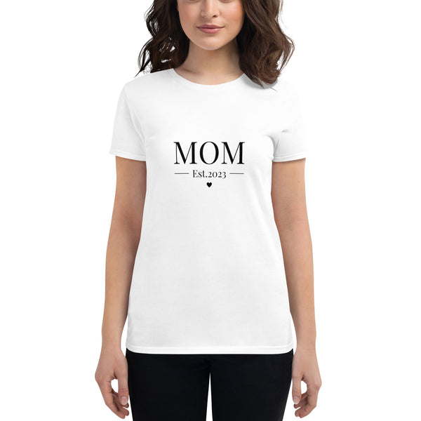 Minimalistic Mom Tee • Women's Graphic T-Shirt